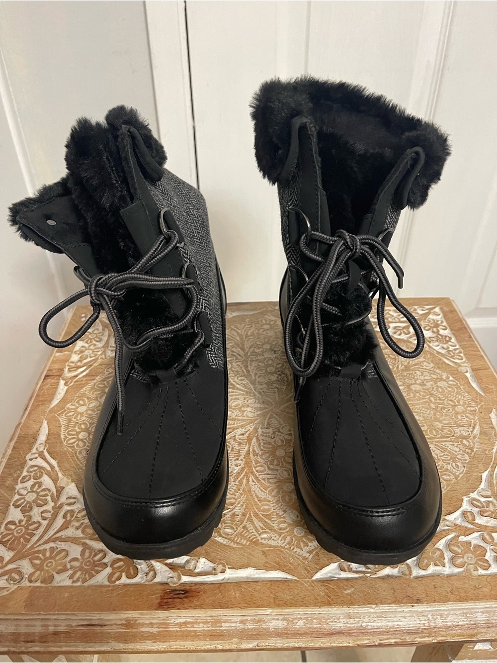 Black Women's Faux-Fur Lace-Up Winter Boots from JBU. Size 9.
